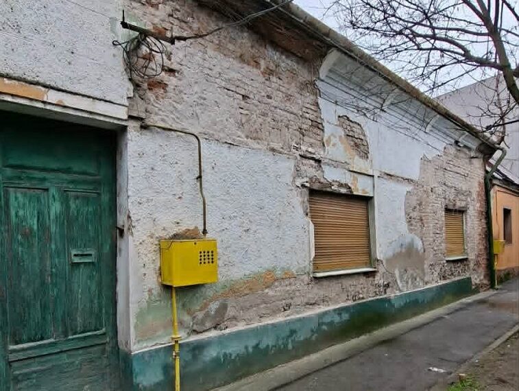 Amenzi de peste 1,4 milioane de lei aplicate de Poliția Locală Timișoara. Sute de proprietari de clădiri, sancționați pentru degradare și lucrări fără autorizație/Foto