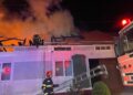 Scurtcircuitul care a distrus trei gospodării: zeci de păsări au pierit în incendiul de la Slatina-Timiș/Video