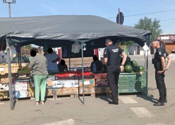 Timișoara: Vânzători prinși cu produse neconforme, cântare neverificate și scandaluri între comercianți/Foto