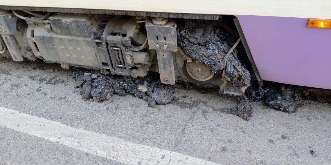 Canicula afectează transportul public din Timișoara: restricțiile la tramvaie se prelungesc până miercuri după-amiază/Video