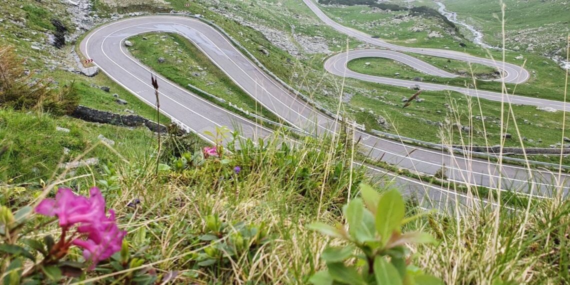 Transfăgărășanul, redeschis complet circulației. Avertisment: urși, vreme instabilă și reguli stricte pentru șoferi