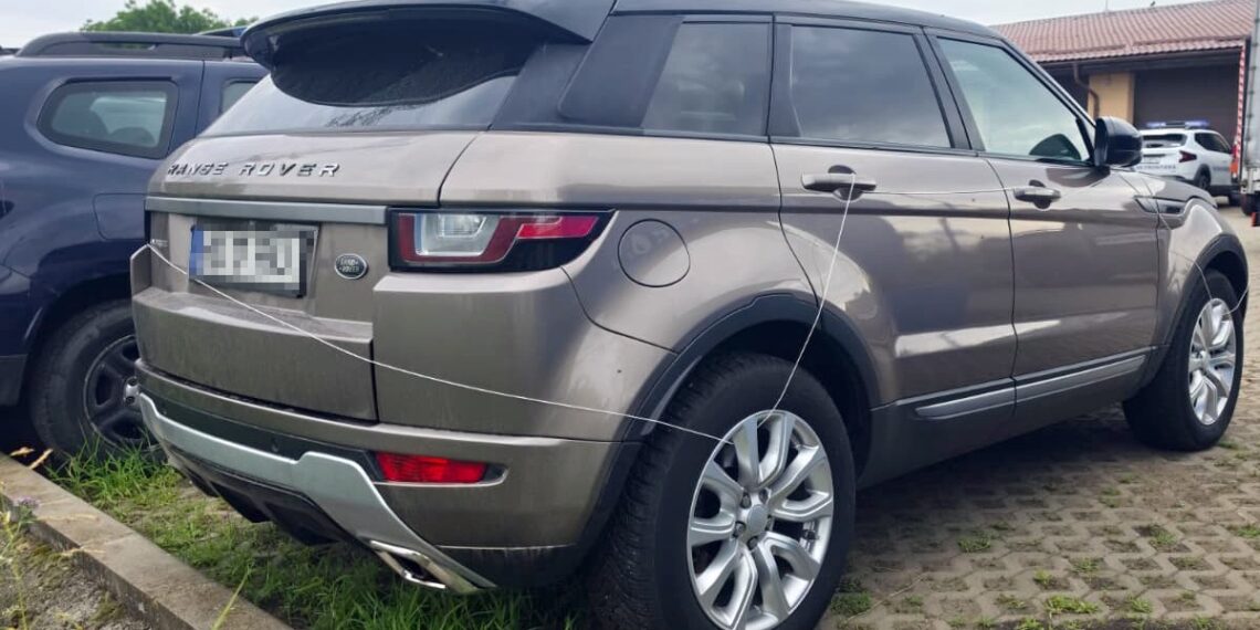 Autoturism căutat de autoritățile din Italia, descoperit la frontiera Moravița. Mașina, în valoare de 80.000 de lei, a fost confiscată