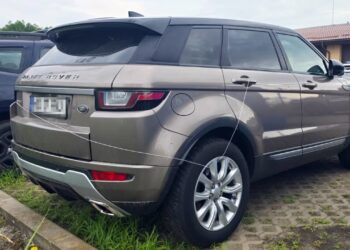 Autoturism căutat de autoritățile din Italia, descoperit la frontiera Moravița. Mașina, în valoare de 80.000 de lei, a fost confiscată