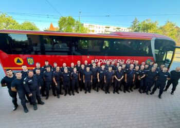Un nou contingent de pompieri români pleacă în Franța pentru continuarea misiunii de combatere a incendiilor de pădure
