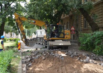 Un nou front de lucru în zona Traian: lucrările avansează în Piața Corneliu Micloși/Foto
