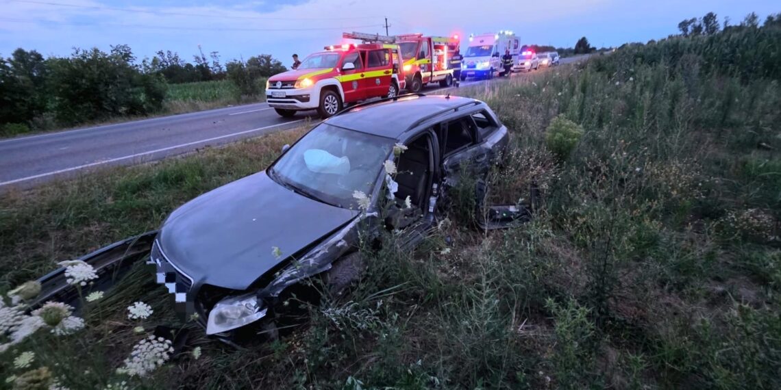 Accident în comuna Găvojdia. Unul din șoferi, transportat la spital