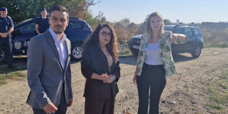 Controale ample la Săcălaz după descoperirea unei zone cu deșeuri abandonate. Ministrul Mediului și prefectul de Timiș au fost prezenți în teren