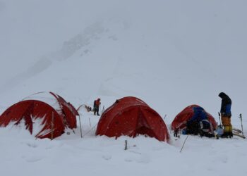 Horia Colibășanu a încheiat aclimatizarea pe Gasherbrum II și așteaptă momentul potrivit pentru tentativa de vârf