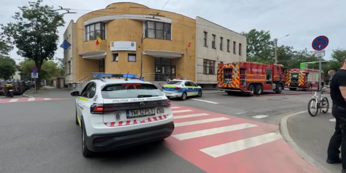 Incendiu la Evidența Populației. 100 persoane au fost evacuate