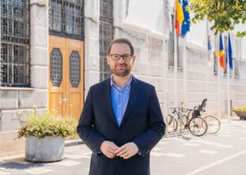Încep lucrările la noul pod pietonal și velo din Parcul Copiilor. Dominic Fritz a semnat autorizația de construire
