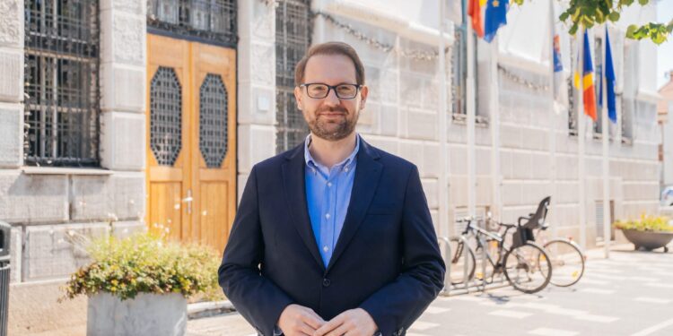 Încep lucrările la noul pod pietonal și velo din Parcul Copiilor. Dominic Fritz a semnat autorizația de construire