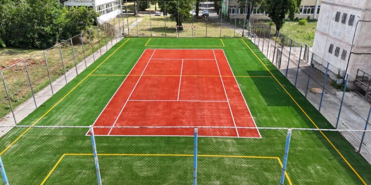 Primăria Timișoara modernizează curțile și terenurile de sport din școli