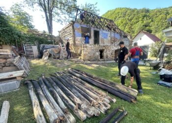 Patrimoniul Banatului Montan prinde o nouă viață. O casă tradițională va fi reconstruită la Muzeul Satului/Foto