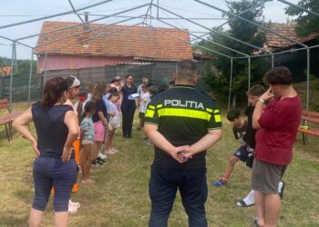 Polițiștii timișeni duc campania antibullying în taberele de vară: „Când martorul vorbește, bullyingul tace!”/Foto