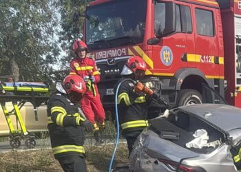 Trei răniți într-un accident la ieșirea din Chișineu-Criș spre Zerind. Două persoane au fost încarcerate