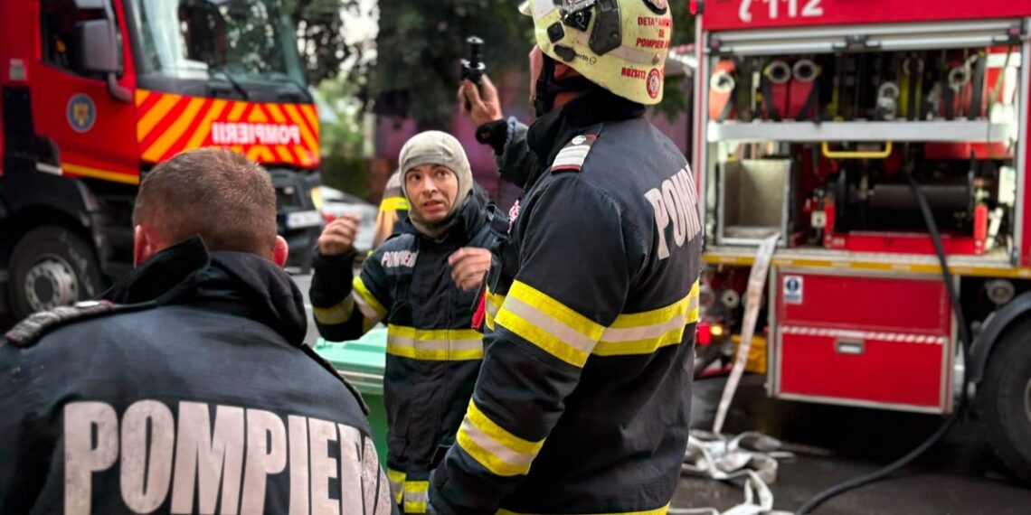 Incendiu într-un apartament din Arad. Pompierii au intervenit cu mai multe autospeciale
