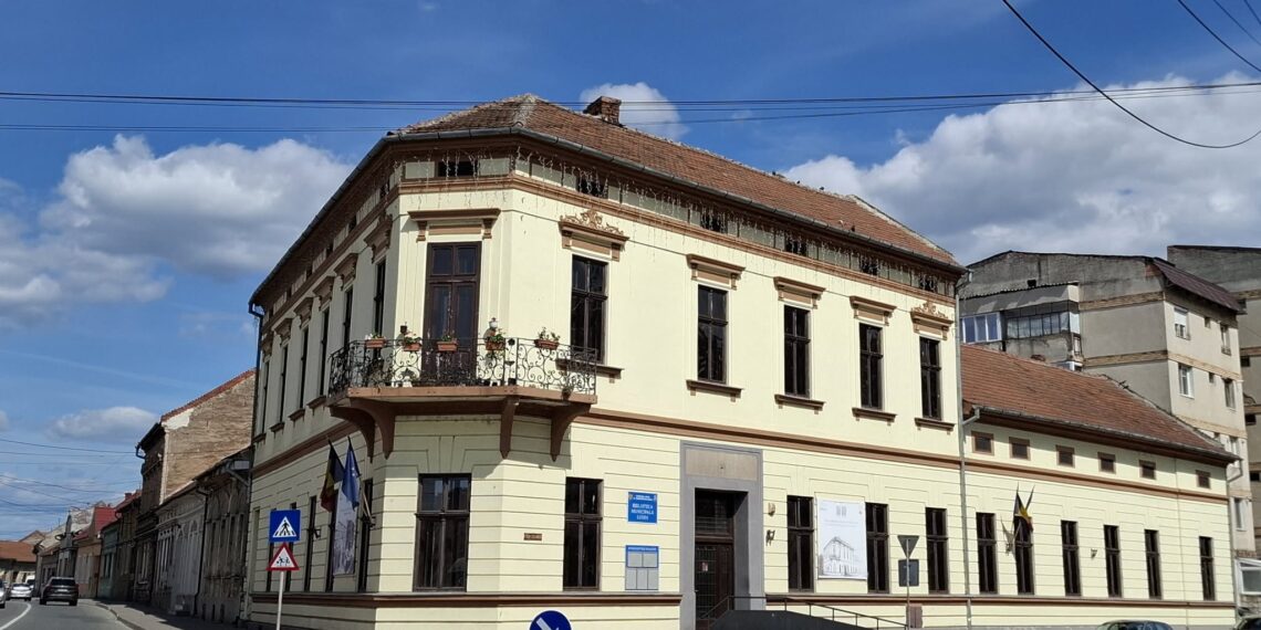 Peste 500 de cărți noi ajung la Biblioteca Municipală din Lugoj. Investiție în lectură după ani fără achiziții importante