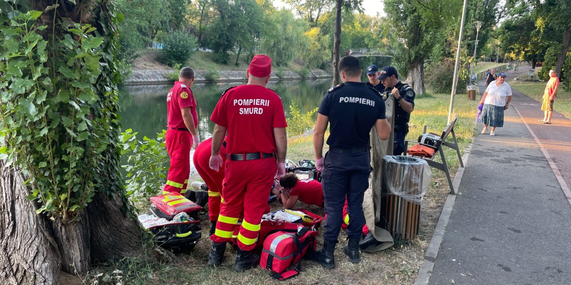 Bărbat scos din Canalul Bega, în Timișoara. Pompierii și medicii încearcă să îl readucă la viață