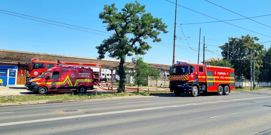 Incendiu la un automotor în Gara de Nord din Timișoara. Pompierii au intervenit de urgență