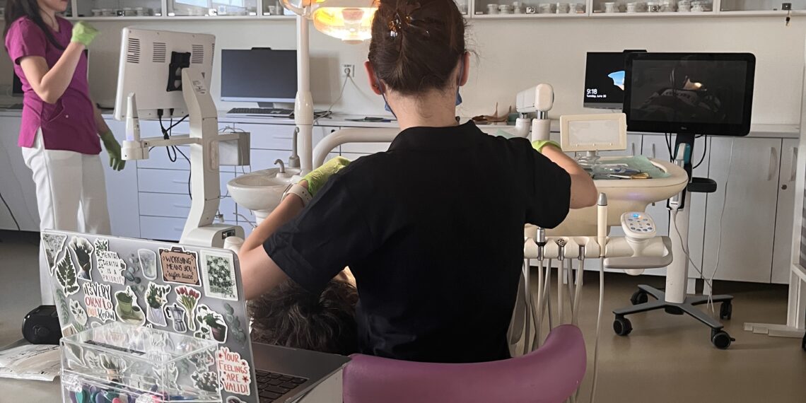 Îngrijire gratuită pentru sănătatea orală a copiilor și adolescenților la Ambulatorul de Stomatologie al Spitalului Municipal Timișoara