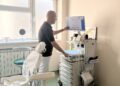 Sângerarea gingiilor poate ascunde afecțiuni care duc la pierderea dinților. Diagnostic și tratament în cadrul Ambulatorului de Stomatologie al Spitalului Municipal Timișoara