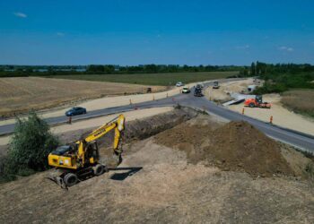 Două sensuri giratorii în lucru pe drumul Timișoara–Buziaș. Investiție de aproape 9 milioane de lei pentru creșterea siguranței rutiere