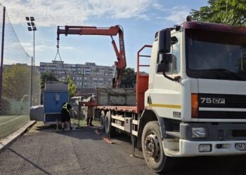 Construcții și echipamente amplasate ilegal, îndepărtate de la o bază sportivă din Timișoara