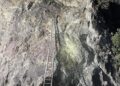 Tânăr blocat la 20 de metri înălțime pe Cheile Rudăriei, după o escaladare fără echipament