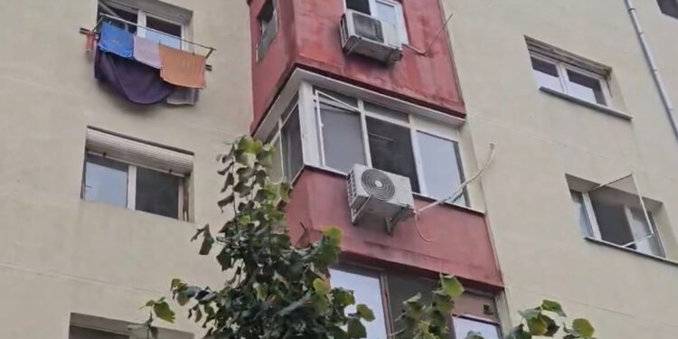 Incendiu într-un apartament de pe Bulevardul Sudului din Timișoara. Focul a pornit de la coșul de gunoi