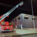 Incendiu puternic la un service auto din Arad. Hala de aproximativ 1.000 de metri pătrați a fost cuprinsă de flăcări