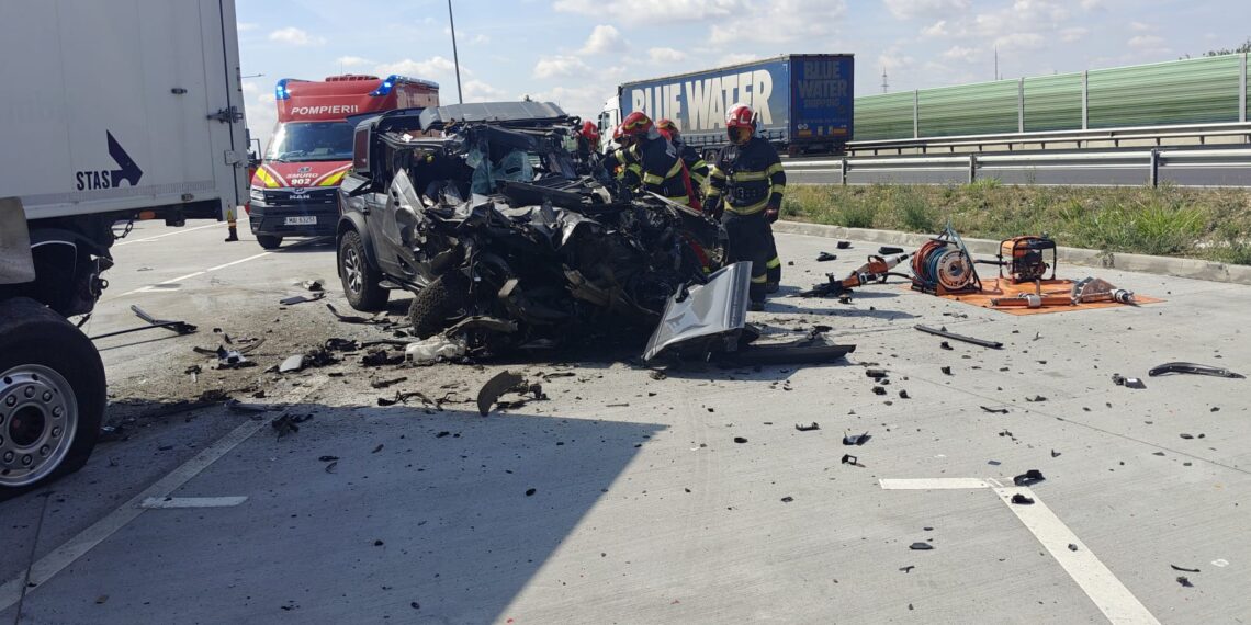 Accident mortal pe Centura Timișoarei: un șofer s-a izbit cu mașina de un camion parcat/Video