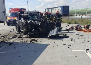 Accident mortal pe Centura Timișoarei: un șofer s-a izbit cu mașina de un camion parcat/Video