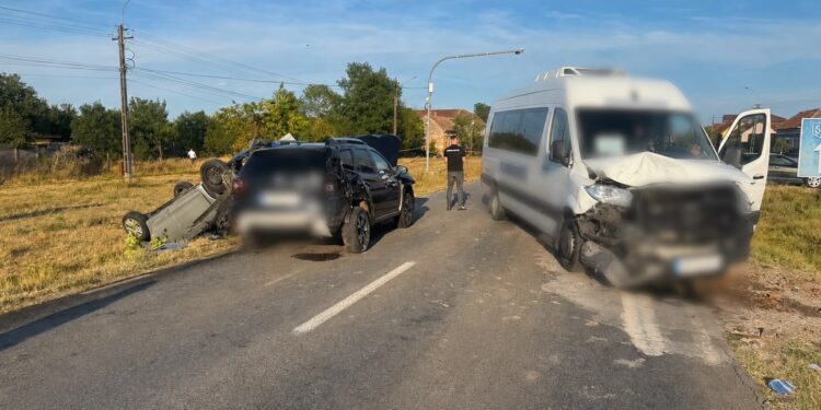 Accident mortal pe DJ 592, la Chevereșu Mare: un bărbat a murit după impactul dintre două mașini și un microbuz/Video