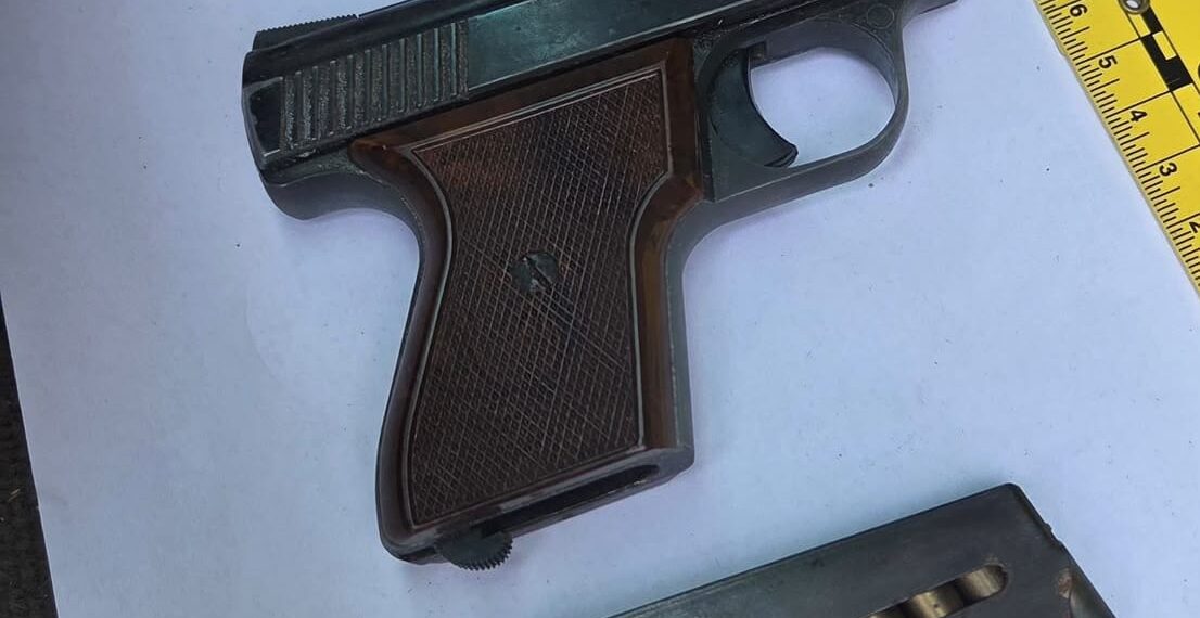 Tâlhărie de 90.000 de lire în Timiș: falși polițiști antidrog au oprit o autoutilitară și au furat banii. Patru persoane, cercetate