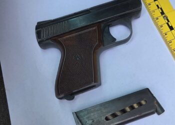 Tâlhărie de 90.000 de lire în Timiș: falși polițiști antidrog au oprit o autoutilitară și au furat banii. Patru persoane, cercetate