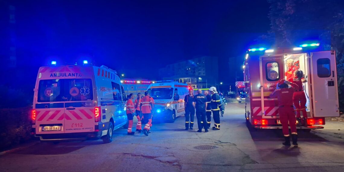 Incendiu la un centru de îngrijiri paliative din Arad: trei pacienți, transportați la spital/Video