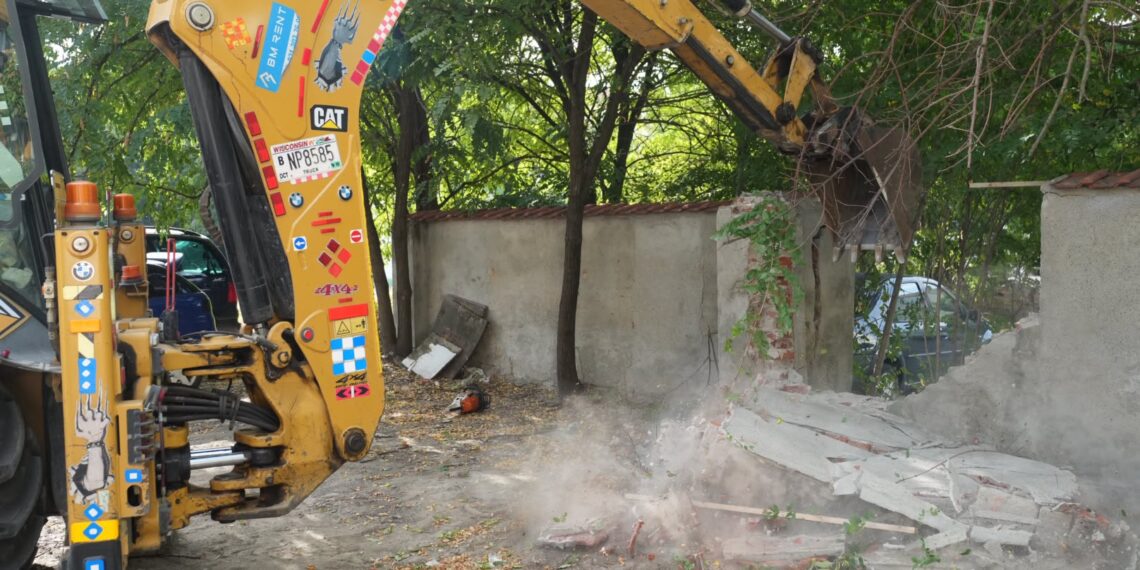 Primăria Timișoara eliberează un teren public în Calea Girocului pentru amenajarea de noi locuri de parcare/Foto