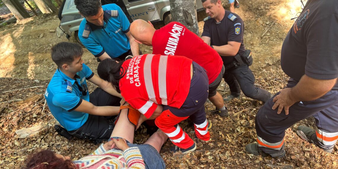 Turistă franceză accidentată pe traseul Semenic – Gărâna. Jandarmii montani au ajuns în doar 15 minute