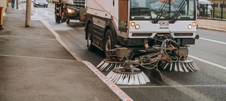 Atenție, șoferi! Încep „Curățenia până la bordură” în Timișoara. Amenzi de până la 1.500 de lei pentru cei care nu își mută mașinile