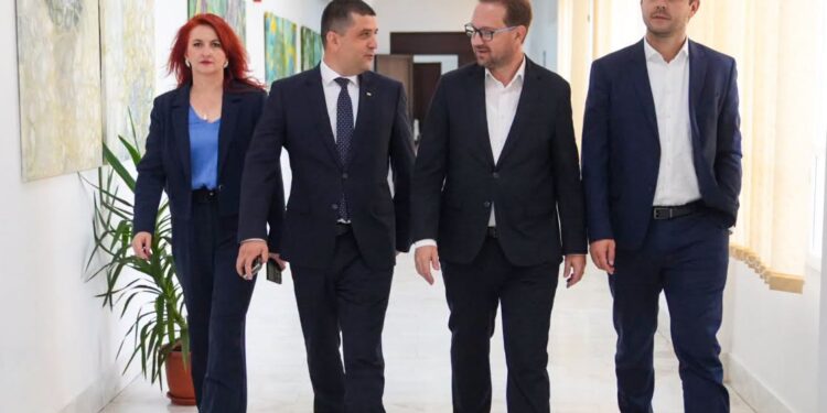 Spitalul CFR din Timișoara ar urma să ajungă la Spitalul Municipal. Anunțul făcut de Dominic Fritz după vizita ministrului Radu Miruță