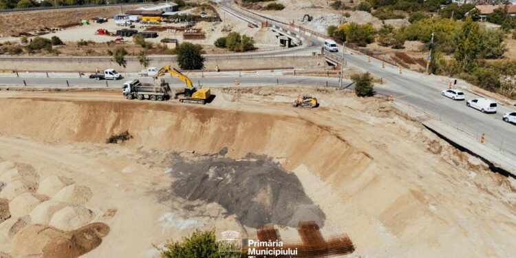 Lucrările avansează la Pasajul Slavici–Polonă. Constructorul lucrează la rampele de acces și structurile peste calea ferată