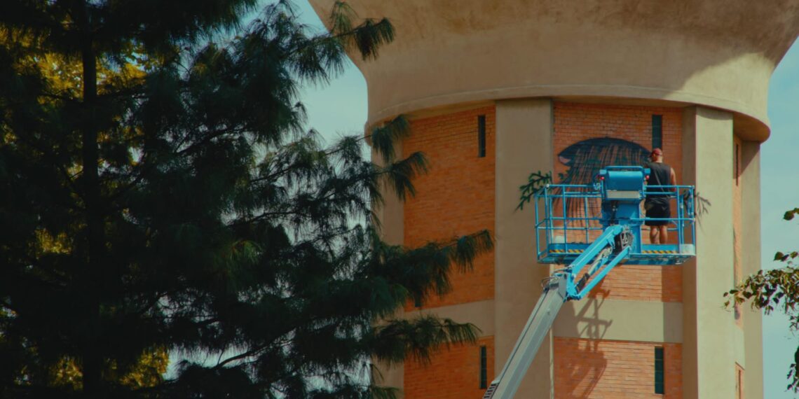 Turnul de apă din Lugoj, readus la viață cu o pictură murală spectaculoasă