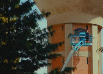 Turnul de apă din Lugoj, readus la viață cu o pictură murală spectaculoasă