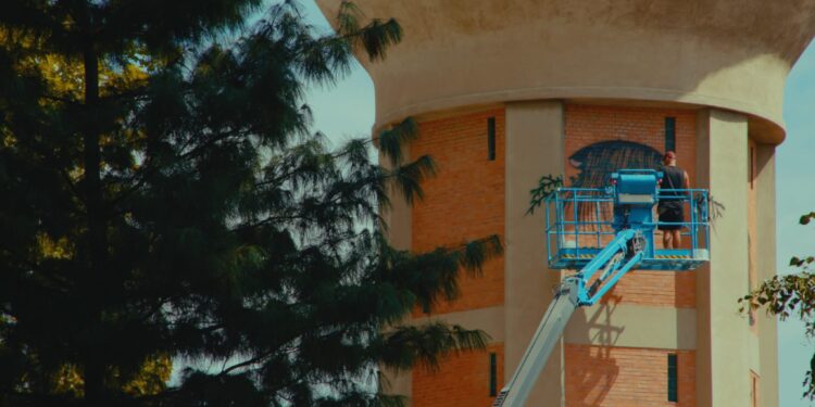 Turnul de apă din Lugoj, readus la viață cu o pictură murală spectaculoasă