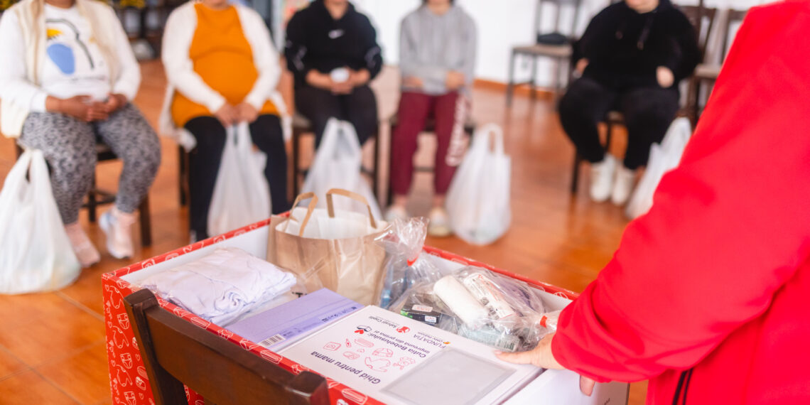 350 de mame și nou-născuții lor din Timiș vor beneficia de sprijin în a patra ediție a programului Cutia Bebelușului