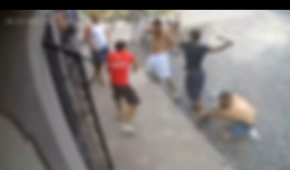 Bătaie pornită de la o datorie, în Sânnicolau Mare/Video