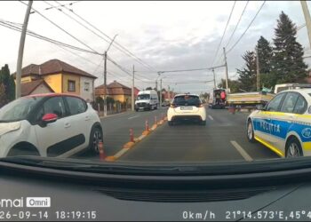 Accident în Dumbrăvița: un motociclist a ajuns la spital după ce a fost lovit de o mașină