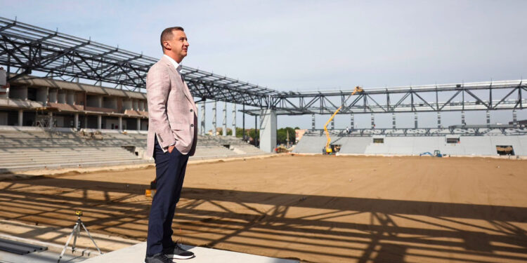 CJT mai pune 1 milion de lei pentru stadionul „Eroii Timișoarei”. Simonis: „Dincolo de disputele politice, primează interesul orașului”