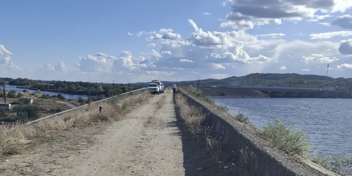 Descoperire șocantă în râul Olt: trupul unei tinere, găsit într-o valiză