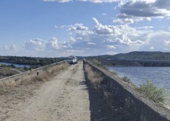 Descoperire șocantă în râul Olt: trupul unei tinere, găsit într-o valiză